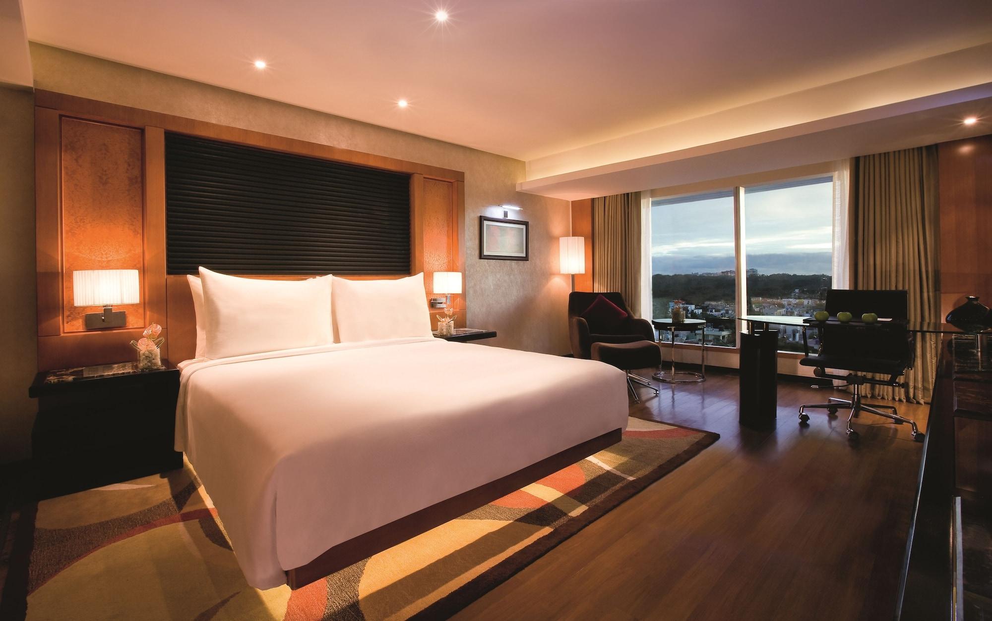 Gokulam Grand Hotel & Spa Bangalore Chambre photo