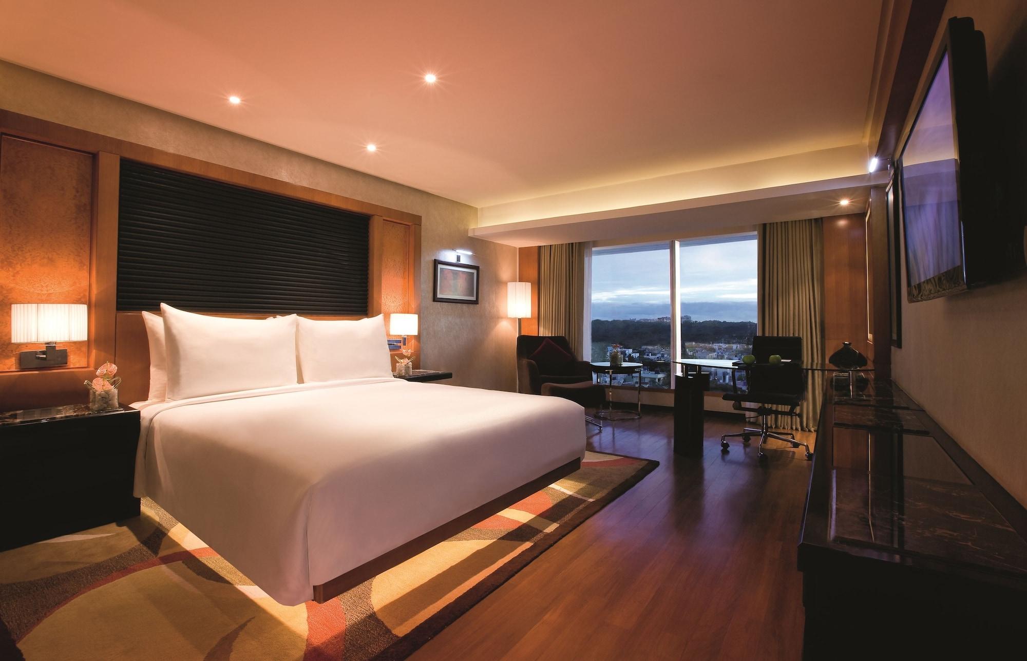 Gokulam Grand Hotel & Spa Bangalore Extérieur photo